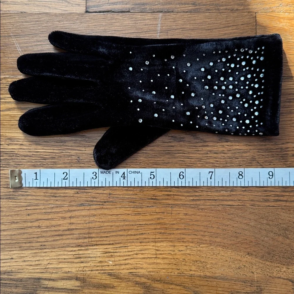 🎄Crystal embellished black velvet gloves. Size S.